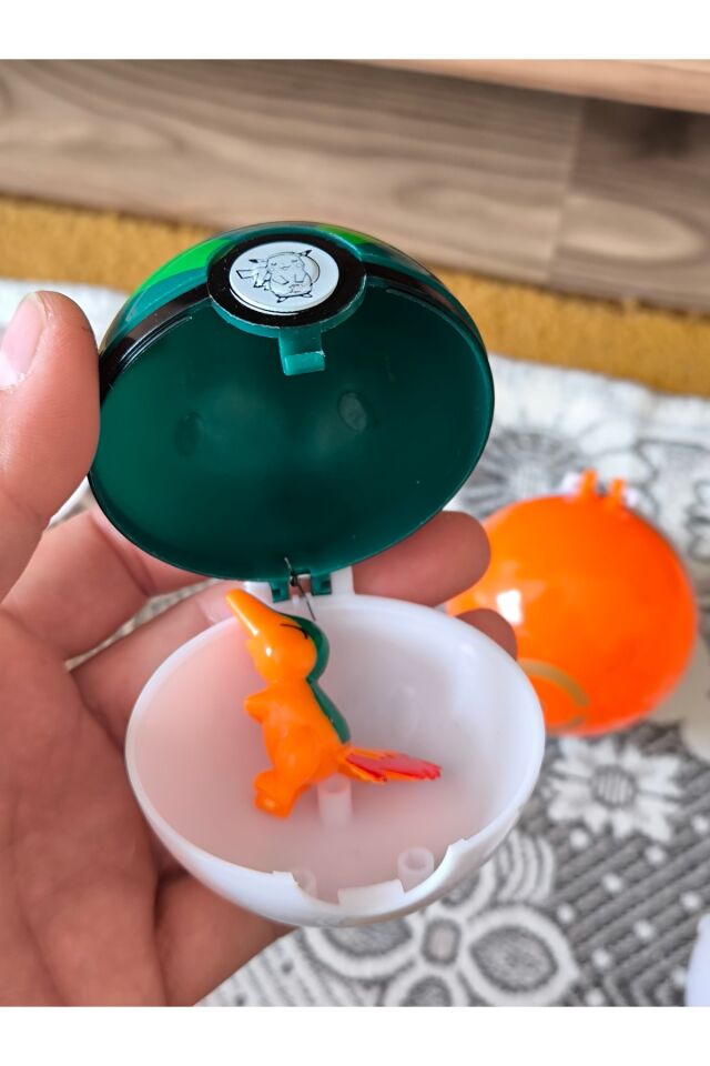 Pokemon topu ve Pokemon figür 1 adet . Poketopu ve Pokemon figür , pokeball poketop